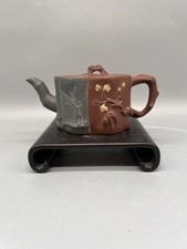 Vintage Yixing-Keramik oder Zisha-Teekanne. „Drei Freunde des Winters“.年製宜興