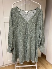 H&M ausgestelltes Kleid grün