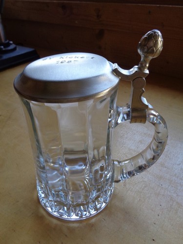 Bierkrug glas mit zinndeckel - bierkrug,