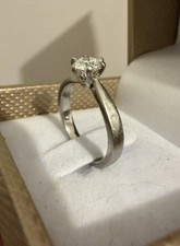 Solitär ring mit - solitär, natürlichem