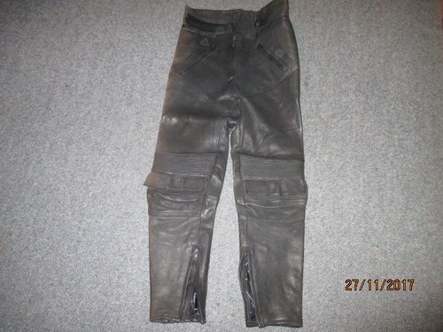 Gebrauchte schwarze
