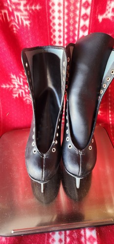 Black ice skates - black,