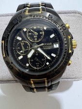 Pulsar Uhr Schwarz Chronograph 100M Datum Gold Akzente Edelstahlarmband