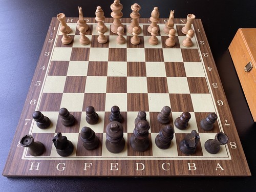 Schachspiel figuren mit brett - mit,