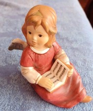 Goebel Engel Sitzend Dunkelrot  - 10x11cm - Top Zustand - Liederbuch in der Hand