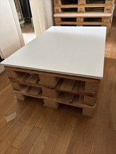 Tisch Ablage Bank Dekorationsfläche aus 3 Paletten Mit Platte verschraubt