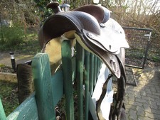 Western-Sattel, round skirt.