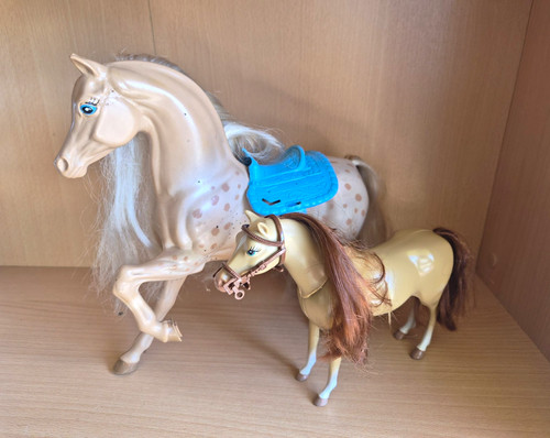 Puppenpferd für modepuppe - puppenpferd,