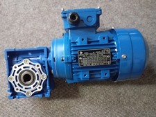 Getriebe  Drehstrommotor  230/ 400 V   0,55 KW   2740  1/min.  Getriebe I= 10   