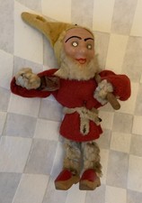 Alte Biegefigur Zwerg mit Laterne Augen haben Straßsteine die Schuhe Holz