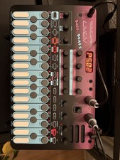 SONICWARE BASS & BEATS DESKTOP  Synthesizer  Liven