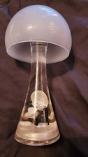 Lampe und Glasstein mit