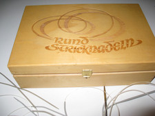 Holzkasten mit 16 Rundstricknadeln  - Stärke  2 - 5,   50cm - 120cm