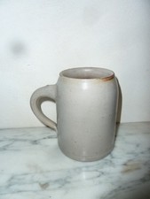 Alter, kleiner Steinzeug -