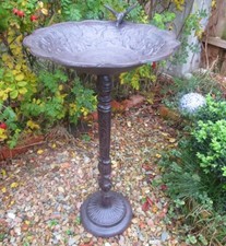 GROSSE VOGELTRÄNKE VOGELBAD