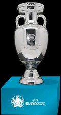 EURO 2020: EM-Pokal (150 mm) auf Acrylpodest