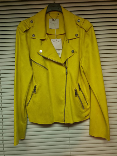 Gelbe bikerjacke von der marke - gelbe,