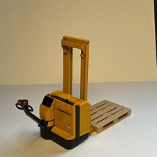 Conrad 1:25 Gabelstapler
