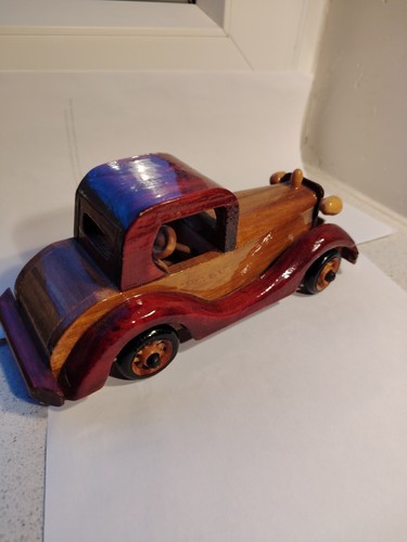 Modellauto aus holz - modellauto,