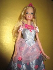 B833)BLONDE VINTAGE BARBIE ALS PRINZESSIN MATTEL LANGES KLEID+KRONE+KETTE+SCHUHE