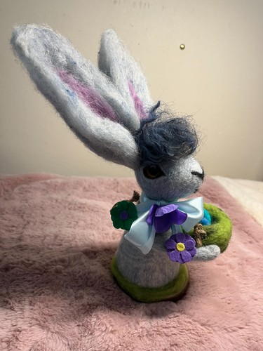 Nadelgefilzter hase mit - nadelgefilzter,