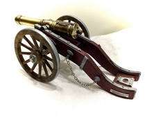 Vintage Kanone Feuerzeug auf