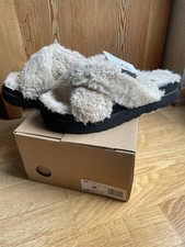UGG Schlappen, Hausschuhe, Fuzz Sugar Cross Slide, Gr 41, Beige, Fell, Plateau