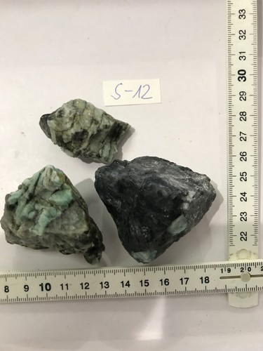 Stück großer rohstein mit - stück,