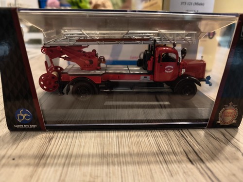 Lucky die cast mercedes - 1:43,