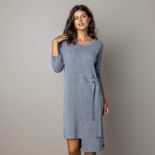 Graues Kleid aus 100
