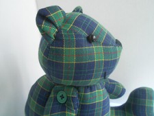 Handgefertigter freundlicher Stoff-Teddy, Unikat, weich gestopft, neuwertig