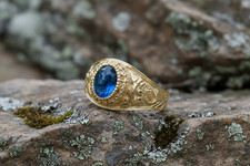9 kt Gelbgold blauer Cabochon