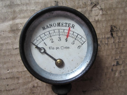 Antikes manometer aus einer - aus,