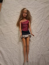 Barbie blonde, lange, glatte Haare blaue Augen, schickes Outfit 1999