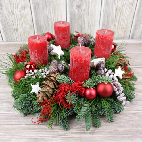 Adventskränze rot