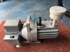 Hitachi Vakuumpumpe mit