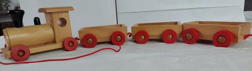 Holzeisenbahn zum nachziehen - zum,