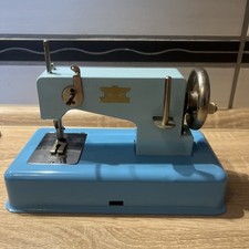 Antike Kindernähmaschine