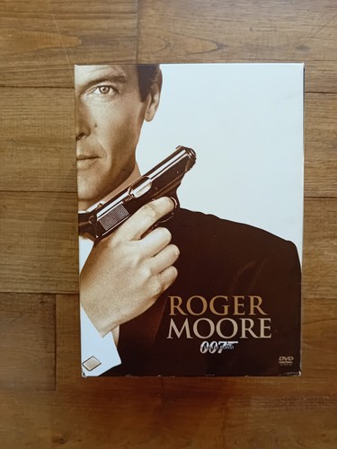 Roger moore james - moore, oo7