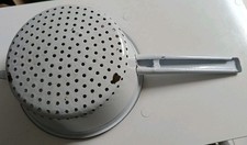 Altes gebrauchtes Sieb Email aus Omas Zeiten-dem Alter entsprechend gut erhalten