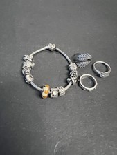 Pandora Silberschmuck Set Konvolut / Armband + 3 Ringe / mit 10 Charms