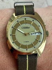 Eine moderne Slava Uhr in