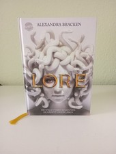 Lore. Die Spiele haben begonnen. Sie Kämpft Um Ihr Lebe| Buch | Zustand sehr gut
