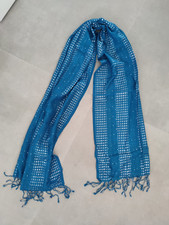 Elegantes Tuch Schal in leuchtendem Türkis mit Silber-Details Punkte Kreis Metal