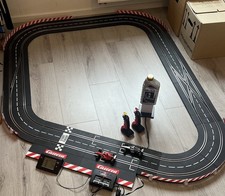 Carrera Bahn Evolution Pro-X, 2 Autos, Steilkurve, Rundenzähler uvm.