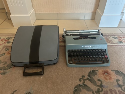 Reiseschreibmaschine olivetti - reiseschreibmaschine,