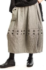 ausgefallener Rock in Sand