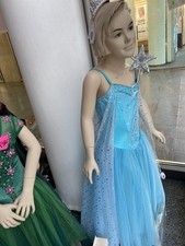 SCHAUFENSTERPUPPE GR 128 MÄDCHEN NEUWERTIG, GEPFLEGT. KLEIDUNG BIS 152 MÖGLICH.