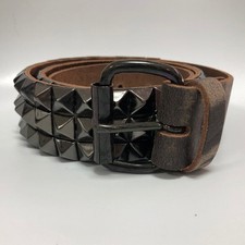 Nietengürtel - Gürtel mit schwarzen Pyramidennieten - 3-Reihig - B720 - Echtlede