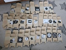 Adventskalender vierundzwanzig kleine Kartons
